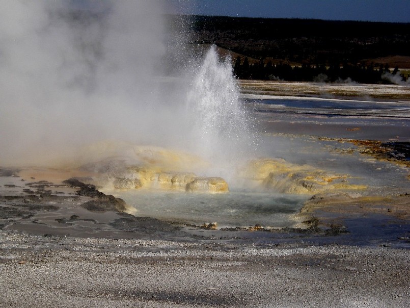 Parco di Yellowstone: Geysers, fumarole, sorgenti calde,....